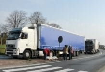 Protesty rolników w całej Polsce; blokady dróg i pikiety