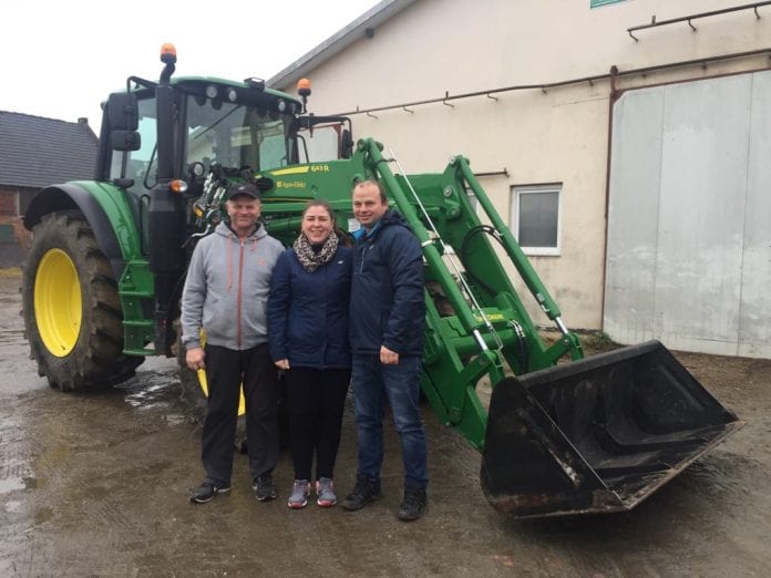 Ciągnik John Deere z ładowaczem