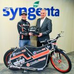 Mirosław Jabłoński z nowym sponsorem głównym – firmą Syngenta Polska