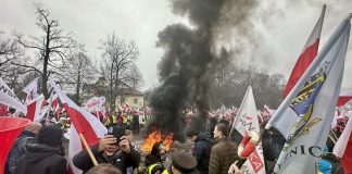 Liczne blokady i coraz więcej objazdów. Liczba protestów rośnie z każdą chwilą [MAPA PROTESTÓW]